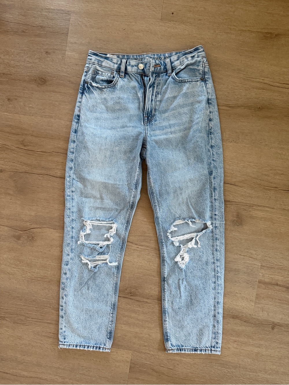 American Eagle Light Blue Distressed Women's Mom Straight Jeans - size 6